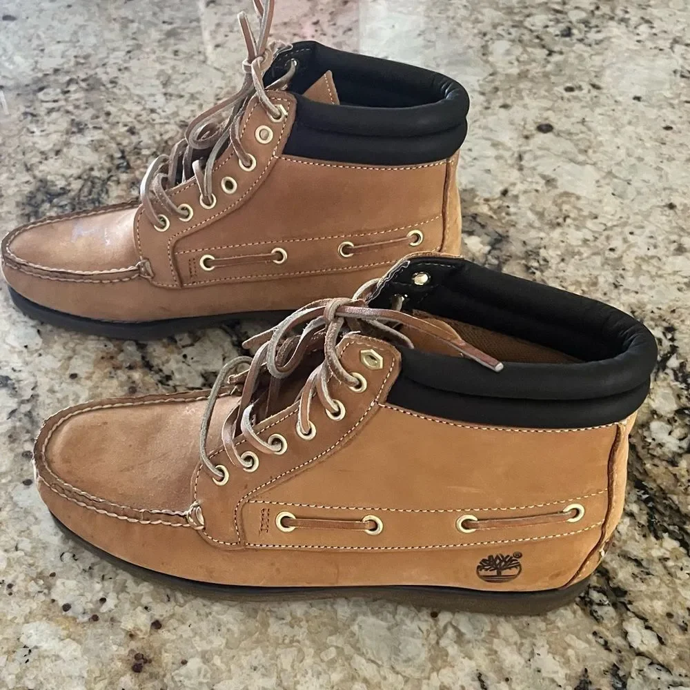 Timberland Authentic mid-high boots in wheat nubuck leather.